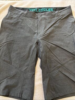 Yeti Cycles Men's Dark Gray MTB Shorts with Teal Waistband Logo